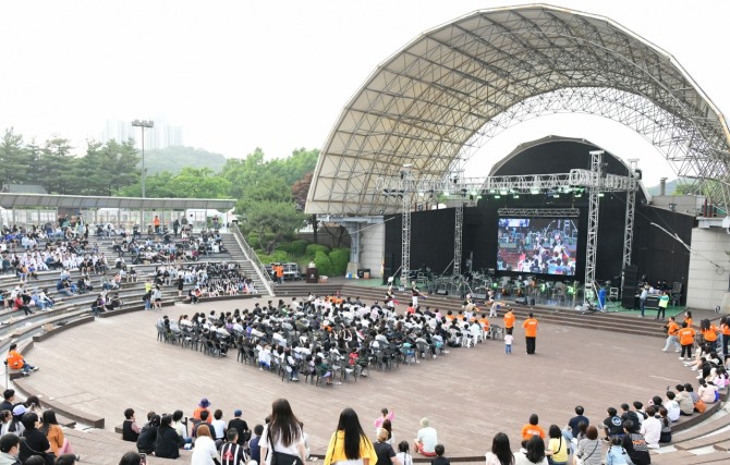 안산시는 5월 청소년의 달을 맞아 지난 25일 화랑유원지 대공연장에서‘제18회 청소년의 달 기념행사 메타 열정유’를 성공적으로 마쳤다. 사진=안산시