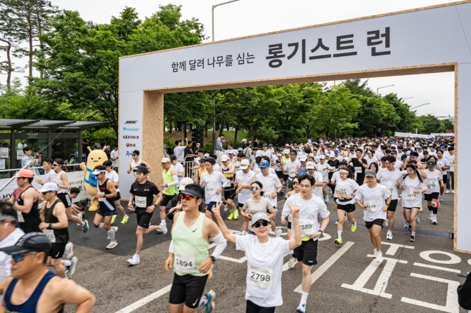 현대자동차 롱기스트 런 마지막 행사인 ‘파이널 런’ 참가자들이 지난 25일 서울 여의도 일대를 달리고 있다. 사진=현대차