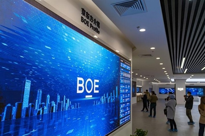 중국 디스플레이업체 BOE가 새로운 OLED 공장 건설을 통해 LCD를 넘어 OLED시장까지 넘보고 있다. 사진=로이터