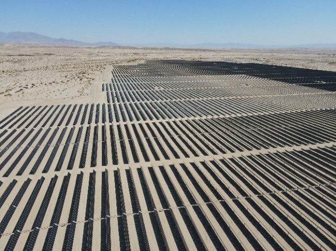 한화큐셀이 완공한 미국 캘리포니아 주 소재 태양광 발전소 전경. 사진=한화큐셀