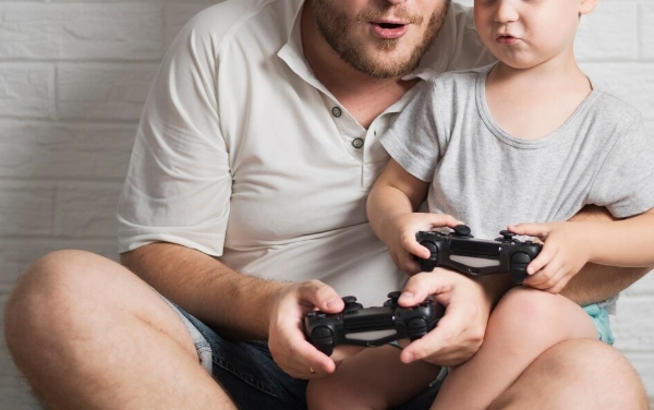 이탈리아·프랑스인으로 구성된 연구진이 5~6세 난독증 위험군 아이들을 대상으로 실험한 결과에 따르면 액션 게임을 플레이하는 것이 난독증 해결에 도움이 된다고 발표했다. 사진=프리픽(Freepik)