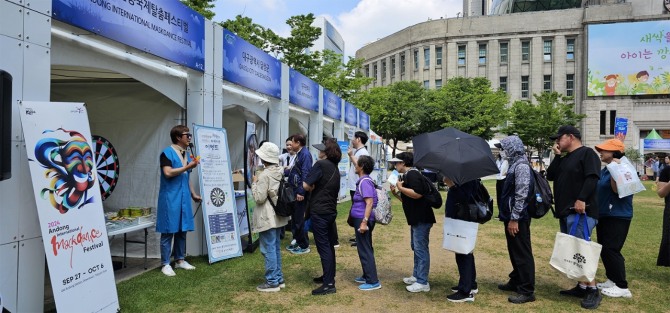 지난 달 21일부터 3일간 서울광장에서 열린 ‘제10회 한국축제&여행박람회(K-Festival2024)’의 안동국제탈춤페스티벌 홍보부스 모습. 사진=안동시 