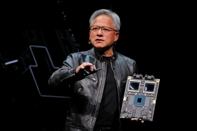 엔비디아의 젠슨 황 CEO가 삼성전자의 HBM 칩 인증이 곧 마무리될 것이라고 밝혔다. 사진=로이터