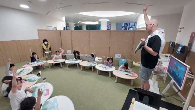 들락날락 영어랑 놀자 프로그램 운영 사진. 부산시 제공