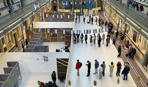 벨기에 브뤼셀에 설치된 제10회 유럽 의회 투표소 전경. 사진=AP통신, 뉴시스