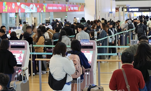  3·1절 연휴를 하루 앞둔 2월29일 오전 인천국제공항 제1여객터미널 사진=연합뉴스