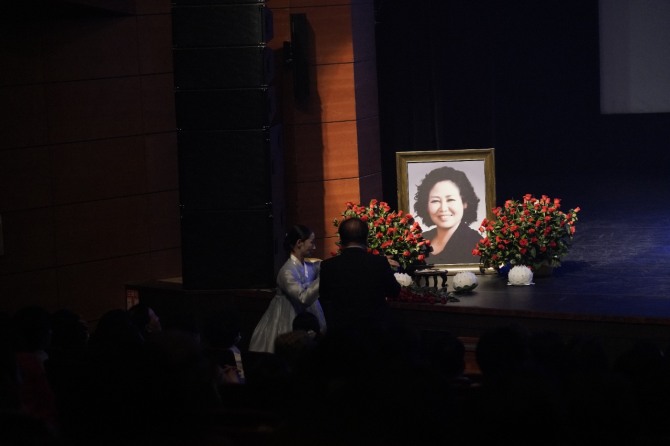 박경랑 총안무·연출의 '구름위에 보내는 꽃편지'