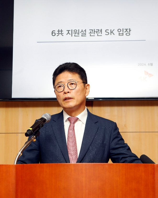 이형희 SK수펙스추구협의회 커뮤니케이션위원장이 17일 서울 종로구 SK서린빌딩에서 열린 최근 재판 현안 관련 설명회에서 SK 입장을 설명하고 있다. 사진=SK