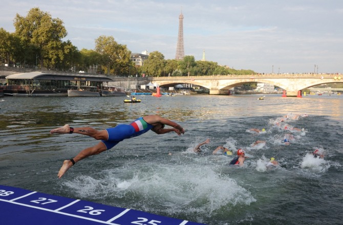 프랑스 파리 올림픽을 한 달 앞두고 2조 원을 쏟아부은 센강 수질 문제가 다시 불거졌다. 사진=로이터