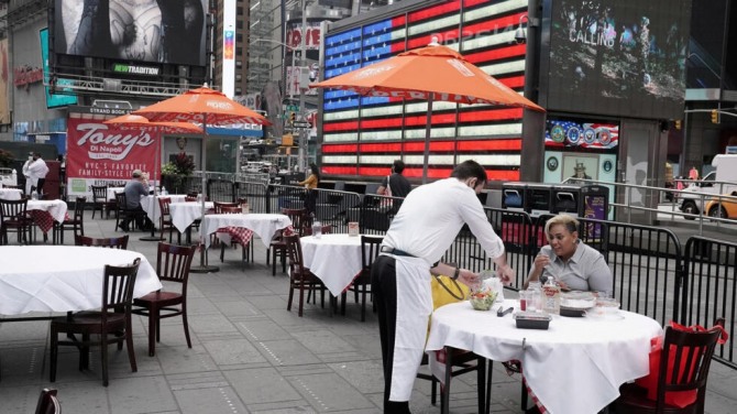 미국 뉴욕 중심가의 매디슨스퀘어가든에 있는 노천 식당. 사진=로이터