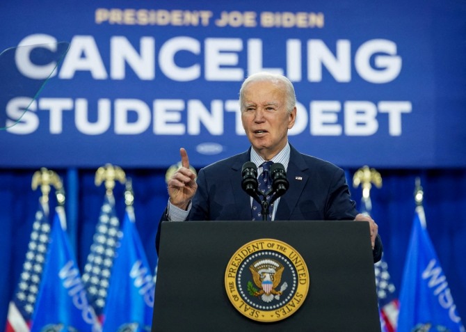 조 바이든 미국 대통령이 지난 4월 8일 미국 위스콘신주 매디슨의 매디슨 지역 기술 대학 트락스 캠퍼스를 방문해 연방 학자금 대출 구제를 위한 새로운 계획을 발표하며 연설하고 있다. 사진=로이터