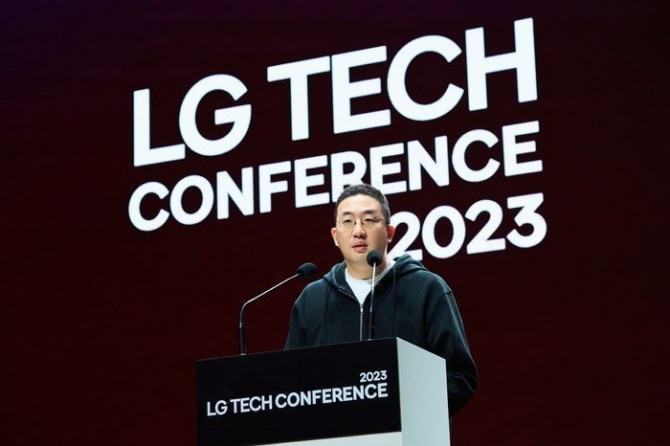 구광모 LG 회장이 2023년 3월 16일 서울 마곡 LG사이언스파크에서 열린 LG테크콘퍼런스에서 인사말을 하고 있다. 사진=LG