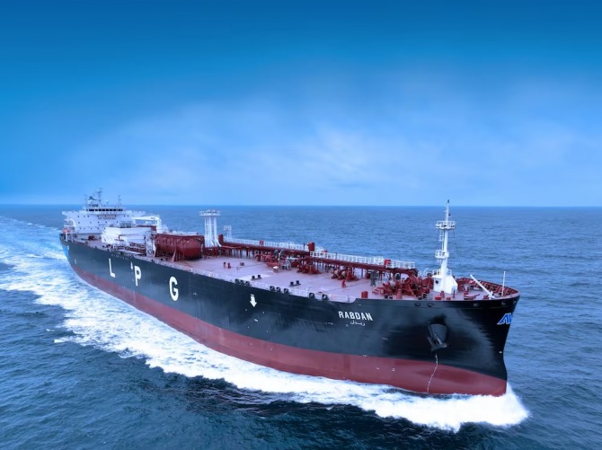 아부다비 국영석유회사(ADNOC)의 해상 물류 자회사인 애드녹 엘앤에스(ADNOC L&S)가 삼성중공업과 한화오션에 액화천연가스(LNG) 운반선 8척 건조를 발주했다. 