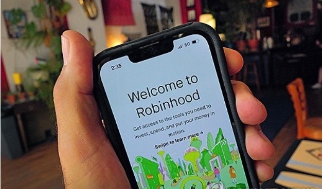 로빈후드 주식 거래 앱이 2024년 6월6일 일리노이주 시카고에서 휴대폰에 표시돼 있다.     사진=AFP/연합뉴스