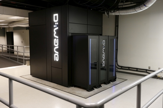 디웨이브 2X 양자 컴퓨터가 지난 2015년 미국 캘리포니아주 마운틴 뷰에 있는 나사 에임스 연구 센터의 양자 인공지능 연구실(QuAIL) 미디어 투어 중에 포착됐다. 사진=로이터