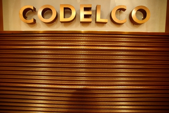 세계 최대 구리 생산업체인 코델코의 로고가 칠레 산티아고 도심에 있는 본사에서 보인다. 사진=로이터