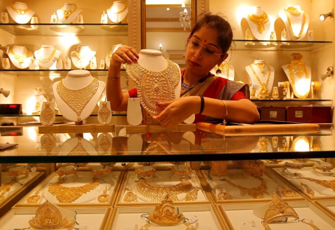 금값 폭등에도 인도인들의 '금 사랑'은 여전하다. 특히 서민들의 지갑은 얇아졌지만, 부자들은 끄떡없는 것으로 나타났다. 사진=로이터