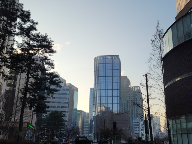 공실률이 올라가고 거래량은 줄고, 서울 오피스 시장이 저조한 흐름을 보였다. 광화문 일대 건물들. (사진=문용균 기자)