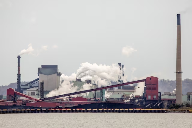 캐나다 온타리오주 해밀턴에 있는 스텔코(Stelco)의 철강 공장 전경. 사진=로이터