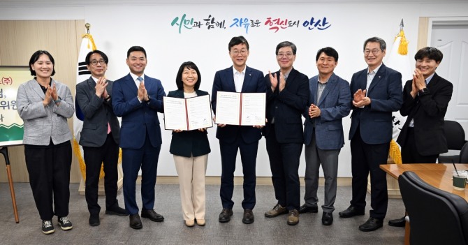 안산시는 지난 16일 청년 벤처 도시 육성을 목표로 에이치비인베스트먼트㈜와‘안산시 청년창업펀 조성’을 위한 업무협약식을 개최했다. 사진=안산시