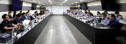 한국GM 노사가 임단협 상견례를 하고 있다. 사진=연합뉴스