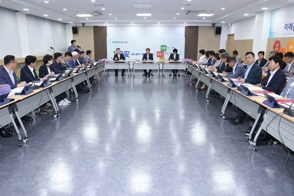 24일 열린 간부회의에서 이 시장은 고양시를 글로벌 이벤트의 중심지로 만들기 위한 야심찬 계획을 발표했다. 사진=고양시