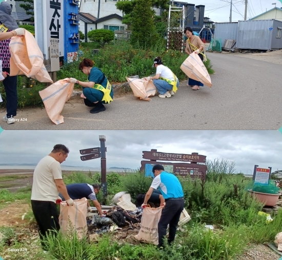 인천 ‘돌고래 라이온스 클럽’ 대부도 환경캠페인 회원들이 쓰레기를 줍고 있다. 사진=최재민 기자