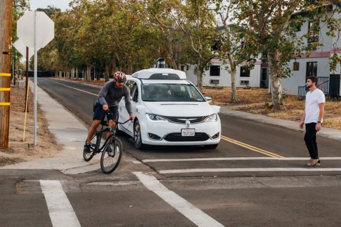 Waymo의 자율주행 기술을 탑재한 Chrysler Pacifica. 사진=Waymo