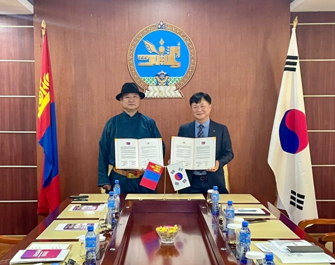 안산시는 박근호 정책보좌관을 단장으로 한 대표단이 지난 9일 몽골 우부르항가이주를 방문해 국제 우호 도시 관계 수립을 위한 협력 방안을 논의했다. 사진=안산시