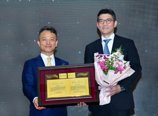 지난 13일 HD현대가 경주 화백컨벤션센터에서 열린 제26회 한국경영학회 융합학술대회에서 '대한민국 최우량기업대상'을 수상했다. 사진=HD현대