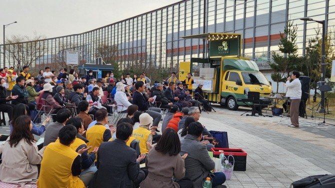 성남 모란 일대서 버스킹 문화 행사 진행.