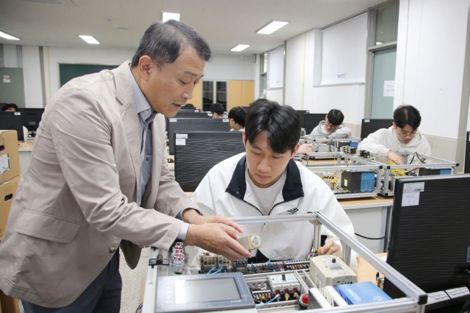 동신대학교 전기공학과가 한국공학교육인증원(ABEEK, 이하 공인원)으로부터 2024 공학인증 전기공학심화 프로그램 NGR(최우수) 등급을 받았다.사진=동신대학교