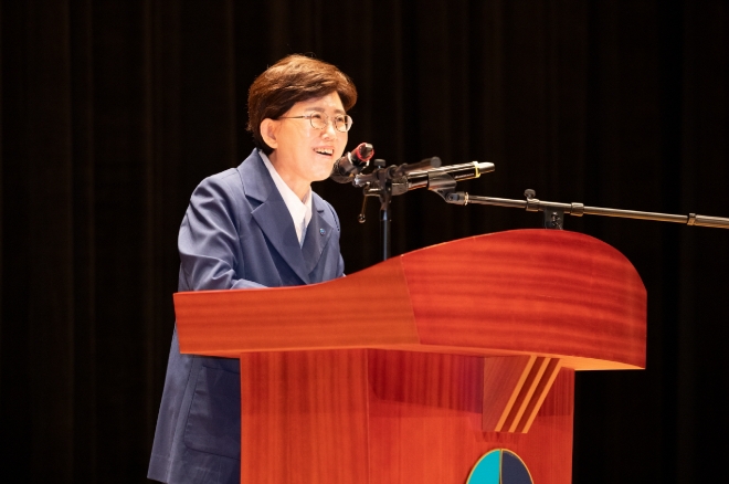 최연혜 한국가스공사 사장이 지난 3일 대구 본사에서 열린 창립 41주년과 대구 이전 10주년 기념식에서 인사말을 하고 있다. 사진=한국가스공사