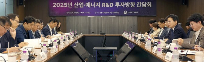 박성택 산업통상자원부 1차관이 5일 서울 중구 대한상공회의소에서 열린 산업·에너지 R&D 투자방향 간담회를 주재하고 있다. 사진=연합뉴스