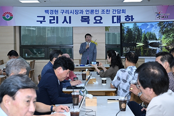 백경현 구리시장이 12일 열린 언론인 조찬 간담회에서 구리아이타워 건립사업에 대한 재겁토 의사를 밝혔다. 사진=구리시