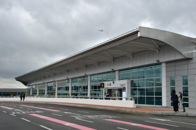 부산 강서구 김해공항 국제선터미널의 모습. 사진=부산시