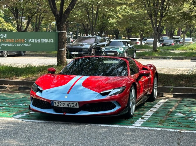 페라리 296 GTS 사진=육동윤 글로벌이코노믹 기자