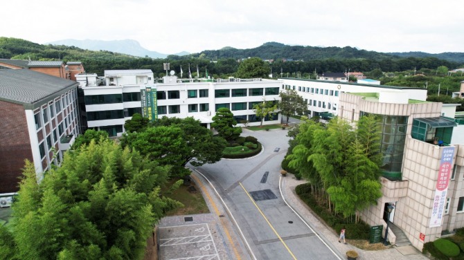 담양군이 경로 효친의 건전한 가족제도 정착과 지역사회의 효 문화 확산을 위해 3대 이상이 함께 사는 가정을 대상으로 효도수당을 지급했다. 사진=담양군