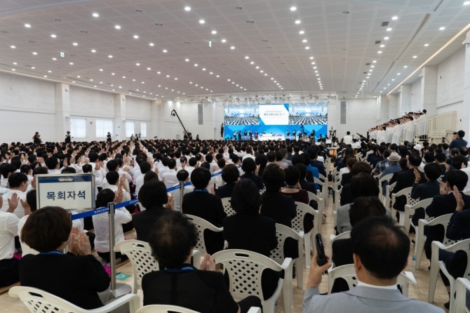 25일 신천지 마산교회서 열린 ‘2024 신천지 계시 성취 실상 증거말씀대성회’에 100여 명 지역 목회자들이 참석하고 있다. 사진=신천지 마산교회