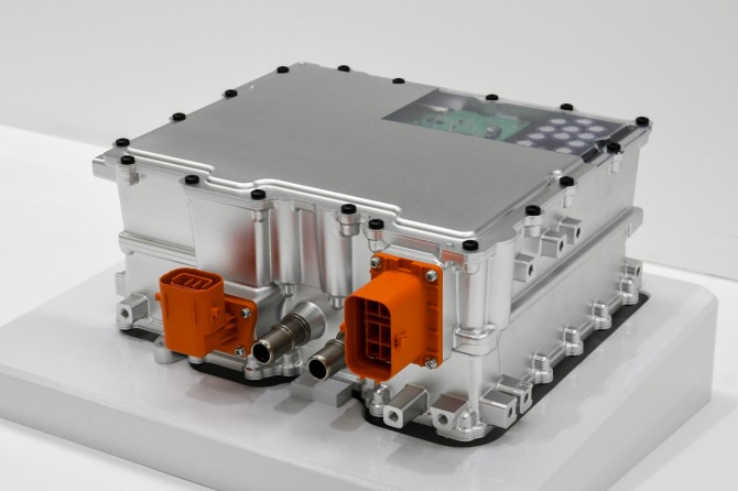 현대모비스가 완성차 업계 최초로 상용화한 ICCU(Integrated charging Control Unit)는 배터리 전원 공급을 관리하는 통합충전 제어장치로 크게 OBC, LDC, V2L 등 3가지 기능을 구현한다. 사진=현대모비스