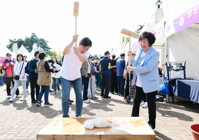 안산시는 지난 5일 안산 와~스타디움 원형광장 일대에서 음식문화개선과 식품안전을 위한‘2024년 안산 음식문화제’를 성황리에 개최했다. 사진=안산시