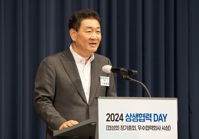 한종희 삼성전자 부회장이 3월 28일 경기도 수원 라마다 호텔에서 개최된 '2024년 상생협력데이'에서 인사말을 하고 있다. 사진=삼성전자