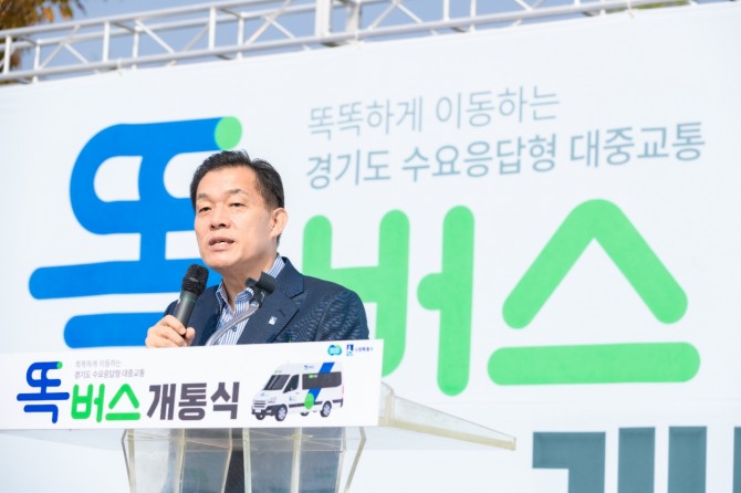 이재준 수원특례시장이 똑버스 개통식에서 기념사를 하고 있다. 사진=수원특례시