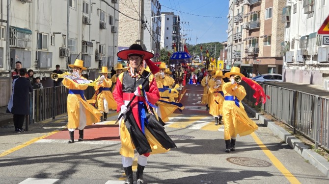 안산시는 지난 20일 안산읍성에서‘정조대왕 능행차 공동재현 및 제14회 안산읍성 문화예술제’를 개최했다. 사진=안산시