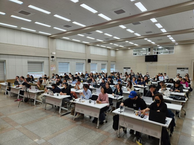 안산시는 지난 22일 안산시청 대회의실에서‘네이버 검색광고와 인스타그램을 활용한 마케팅 전략 실무교육’을 개최했다. 사진=안산시