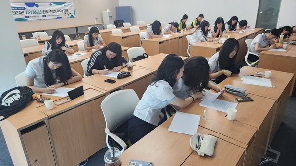 한국마사회 특성화고 대상‘취업역량 강화 프로그램’ 교육 모습. 사진=한국마사회 렛츠런파크 부산경남