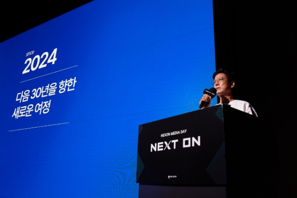 넥슨코리아가 판교 본사에서 10월 30일 미디어 쇼케이스 'NEXT ON'을 개최했다. 쇼케이스 첫 연사를 맡은 김정욱 공동 대표의 모습. 사진=넥슨