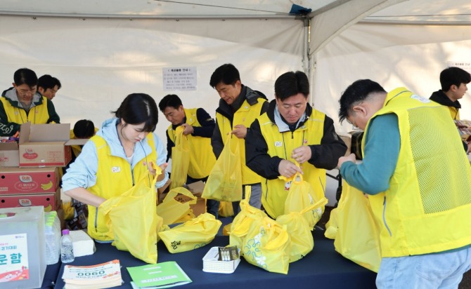 오뚜기가 한국심장재단이 주최하는 ‘2024 심장병 예방을 위한 한걸음 더 걷기대회’에 참여해 봉사활동을 진행했다. / 사진=오뚜기