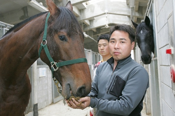 백광열 조교사. 사진=한국마사회 렛츠런파크 부산경남 