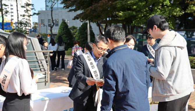 캠페인 활동 현장. 사진=NH농협생명 제공.